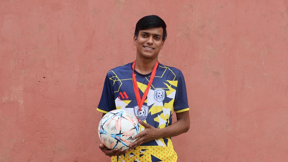  19-year-old Manish Kumar, a passionate coach leading the Umang Club women's football team with dedication and drive.