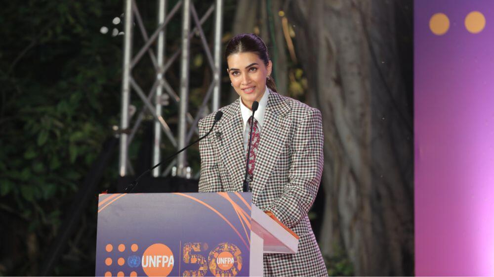  Kriti Sanon discusses gender equality and positive masculinity at UNFPA India's 50 & Beyond event.